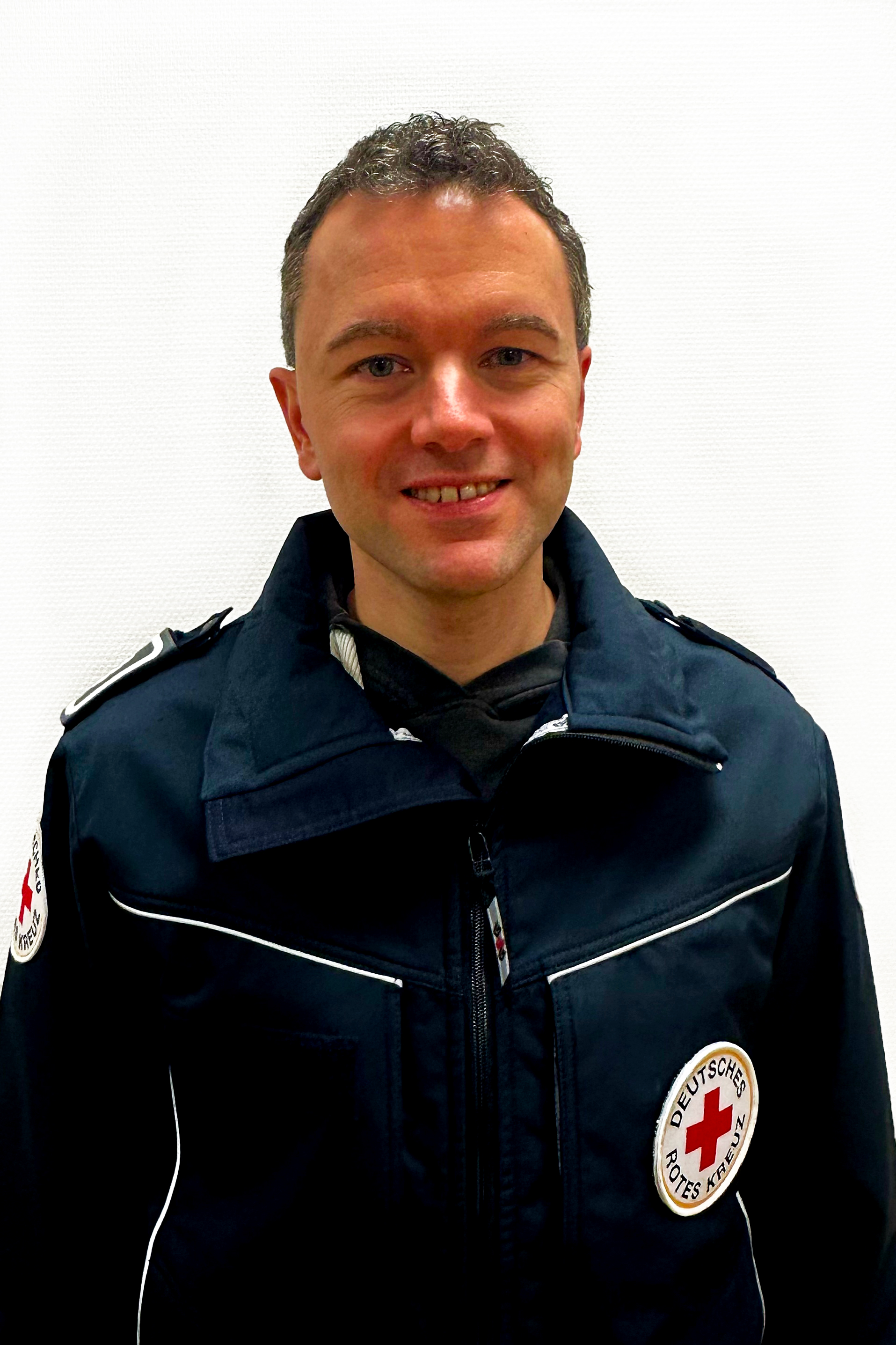 Der Rotkreuzarzt Fabian Schneider Der Rotkreuzarzt Fabian Schneider
